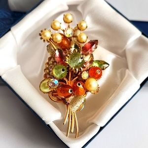 Vintage 1950- 60's bouquet of stones and pearl brooch